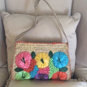 Straw handmade shoulder bag